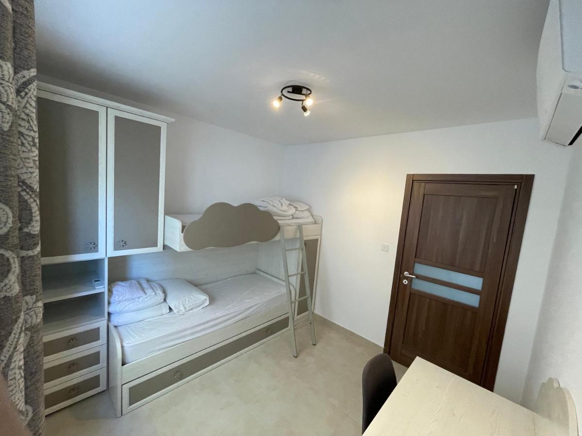 Blue Skies Family Apartment With Terrace Сейнт Полс Бей Екстериор снимка
