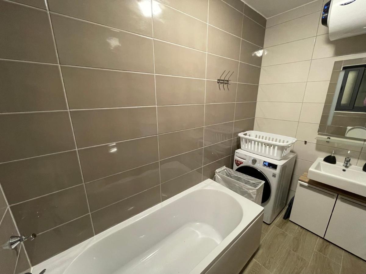 Blue Skies Family Apartment With Terrace Сейнт Полс Бей Екстериор снимка